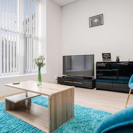 Modern 2-Bed Flat, Sleeps 6 Appartement Liverpool Buitenkant foto