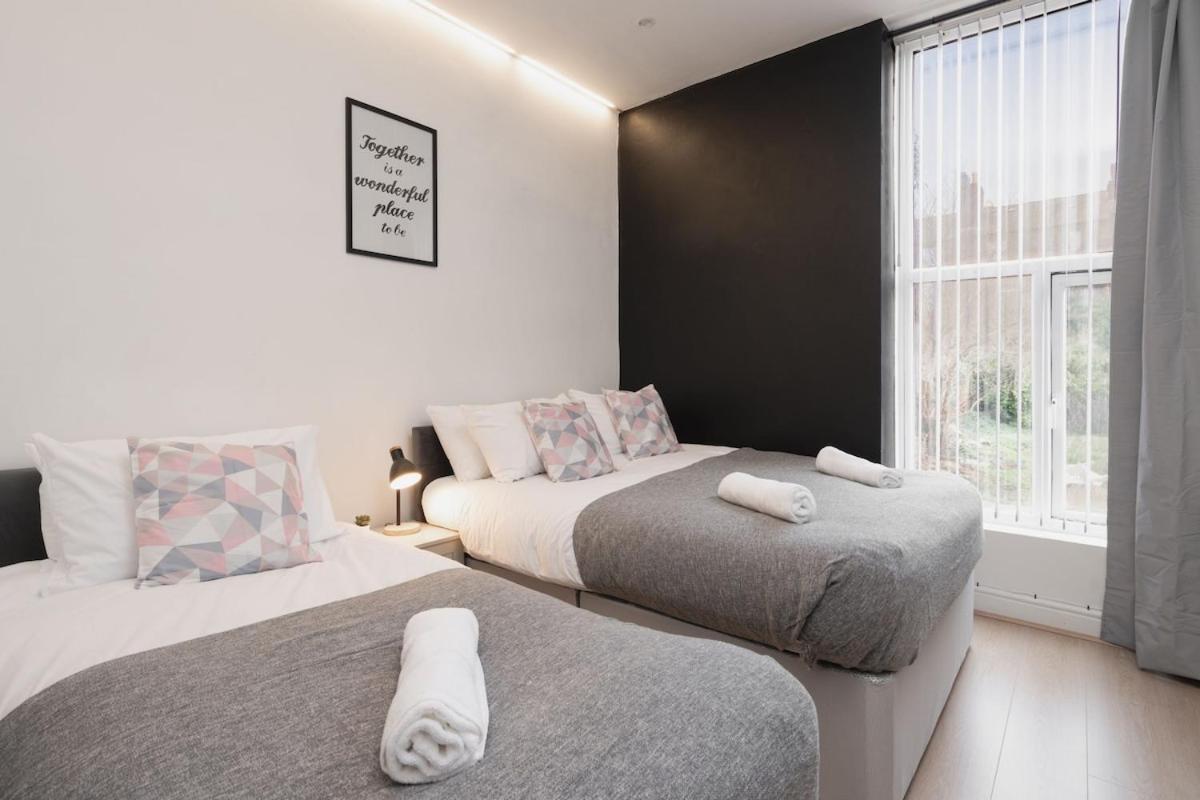 Modern 2-Bed Flat, Sleeps 6 Appartement Liverpool Buitenkant foto