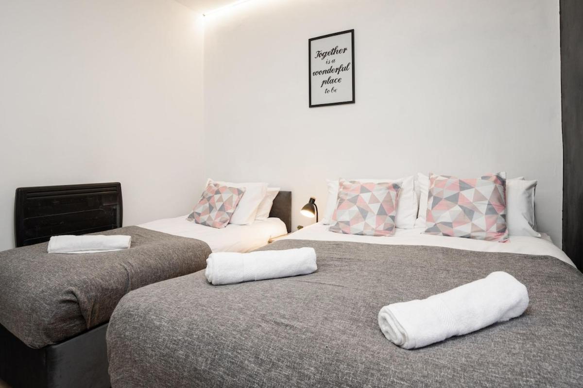 Modern 2-Bed Flat, Sleeps 6 Appartement Liverpool Buitenkant foto