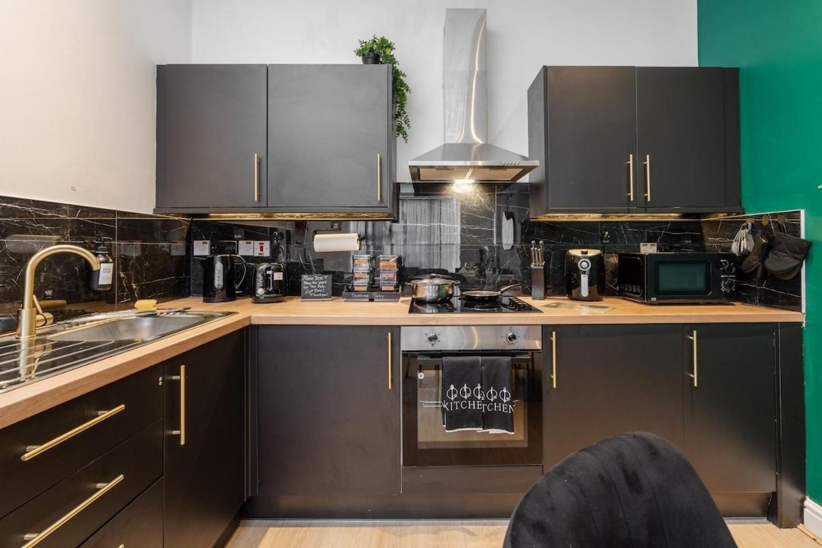 Modern 2-Bed Flat, Sleeps 6 Appartement Liverpool Buitenkant foto