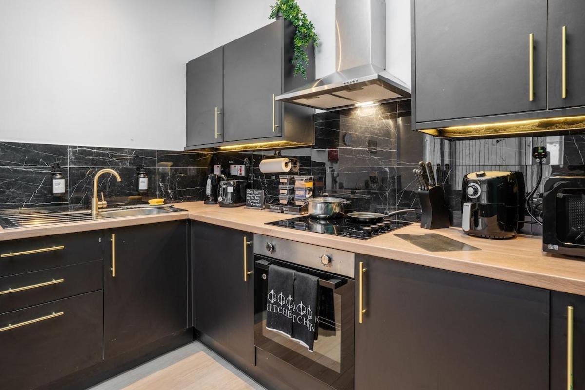 Modern 2-Bed Flat, Sleeps 6 Appartement Liverpool Buitenkant foto