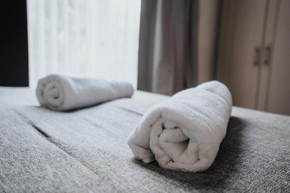 Modern 2-Bed Flat, Sleeps 6 Appartement Liverpool Buitenkant foto